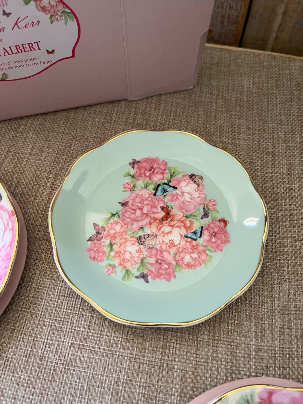 Royal Albert Mirada Kerr Pink Floral Porcelain plates - Picture 4 of 10